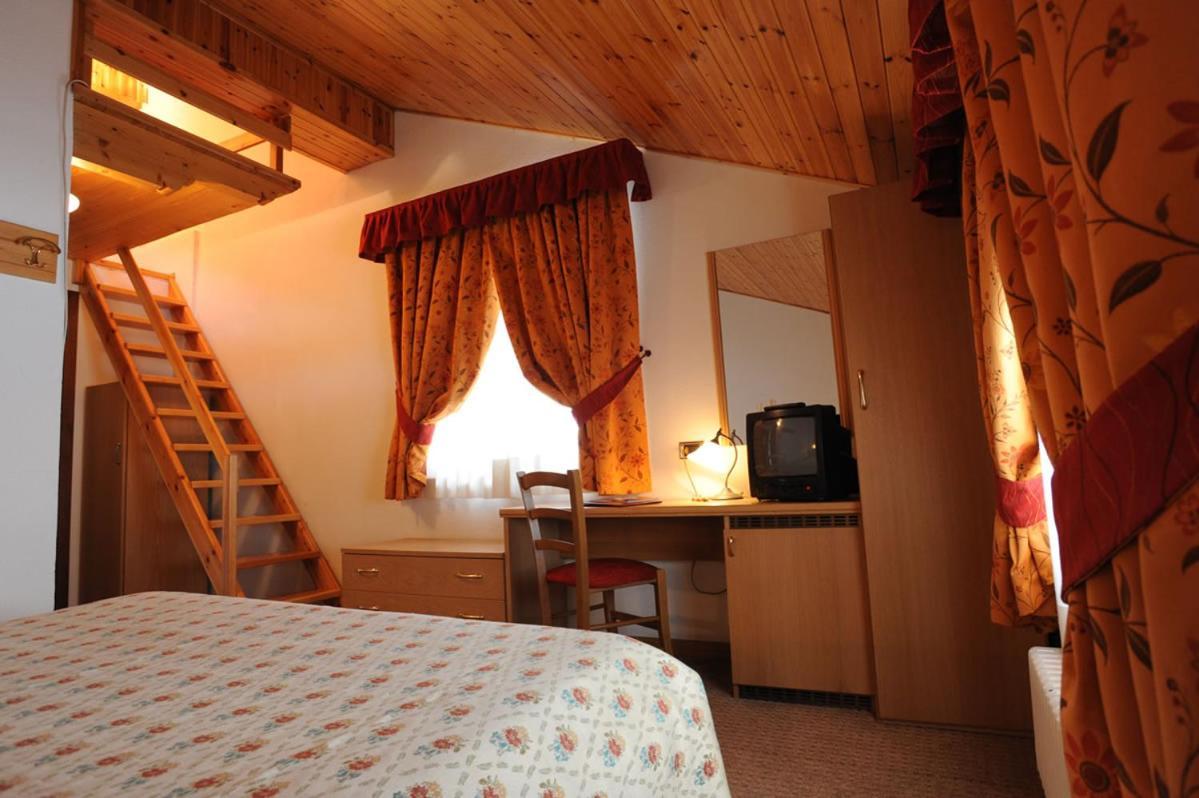 Hotel Petit Tournalin Champoluc Buitenkant foto